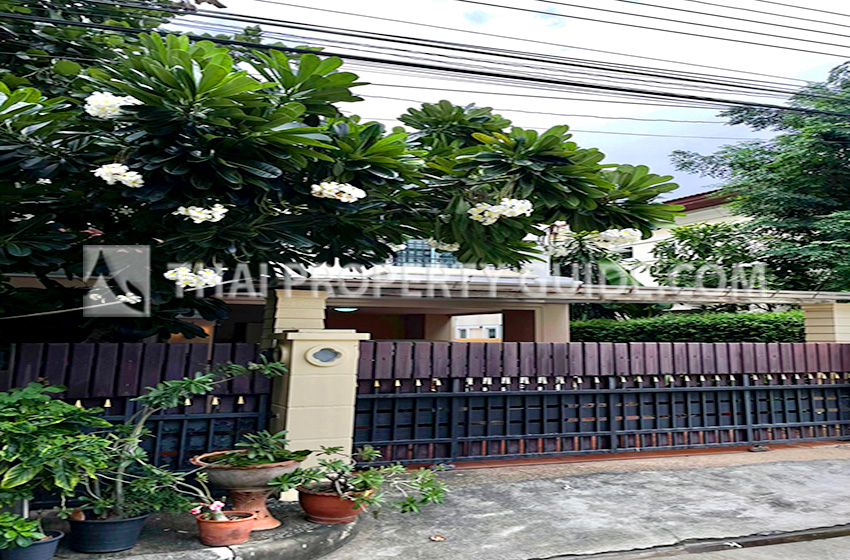 House in Chaengwattana (near Nichada Thani) 